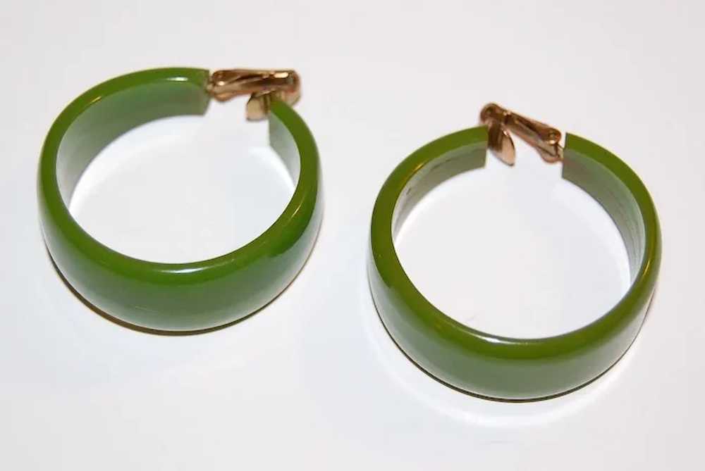 c1960s Bright Green Bakelite Chunky Hoop Clip Ear… - image 2