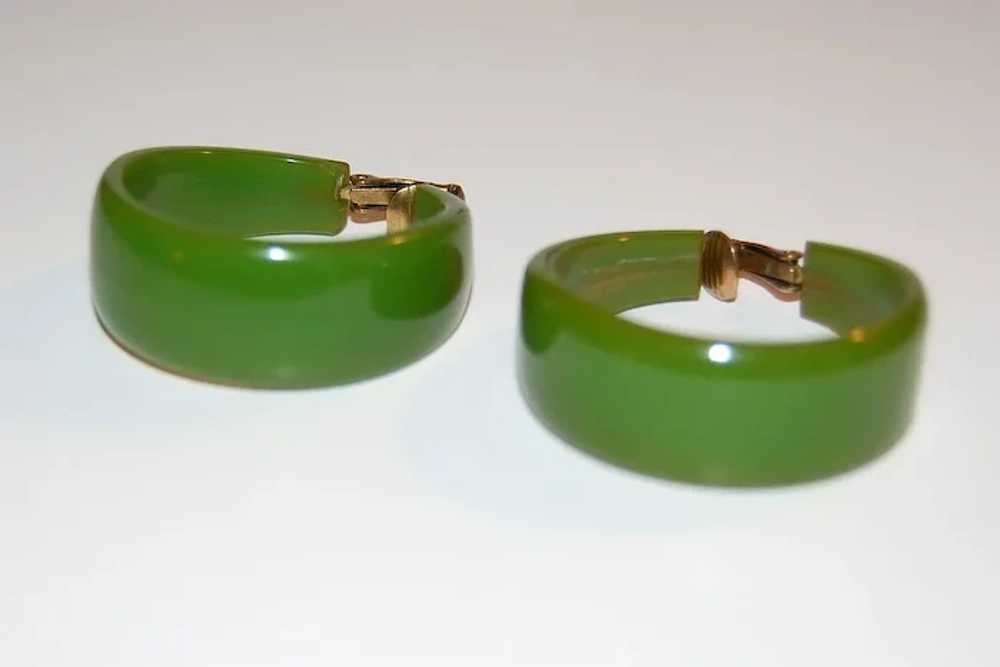 c1960s Bright Green Bakelite Chunky Hoop Clip Ear… - image 3