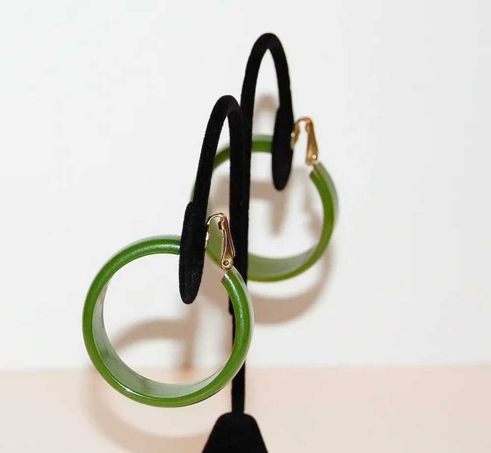 c1960s Bright Green Bakelite Chunky Hoop Clip Ear… - image 4