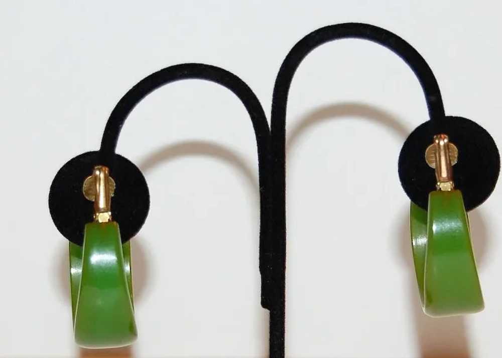 c1960s Bright Green Bakelite Chunky Hoop Clip Ear… - image 6