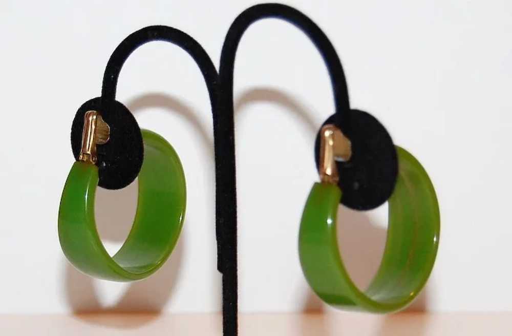 c1960s Bright Green Bakelite Chunky Hoop Clip Ear… - image 7