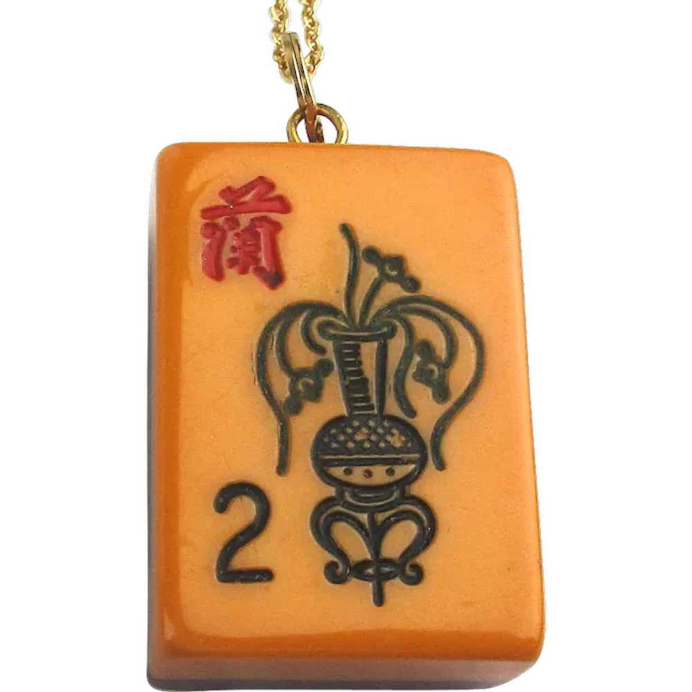 Two-Color Dove-Tailed Bakelite Mah Jong Pendant N… - image 1