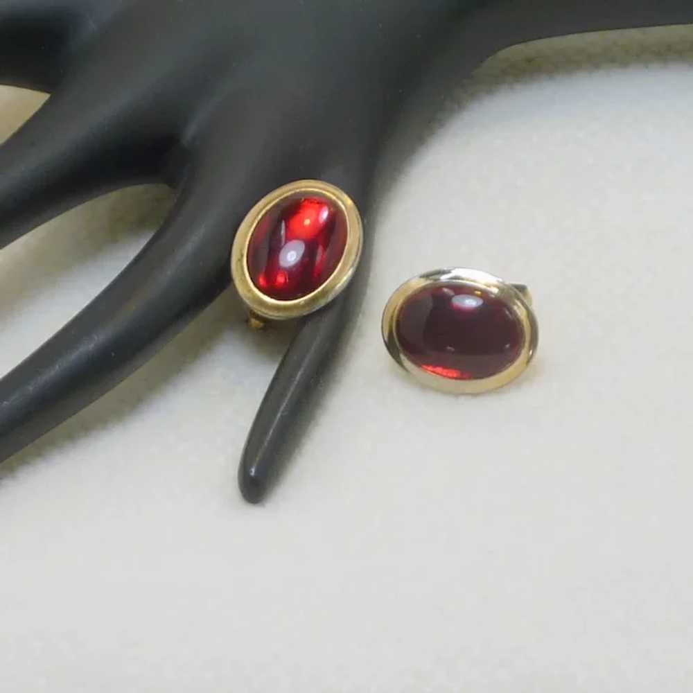 1950’s Gold Tone Red Thermal Plastic Stone Cuff L… - image 3