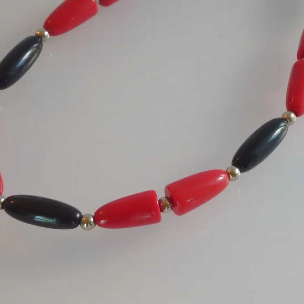 Black and Red Plastic Bead Necklace 1960’s - image 2