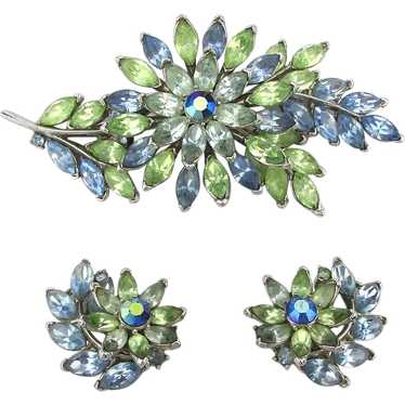 1950s Crown TRIFARI Rhinestone Flower Pin Brooch … - image 1