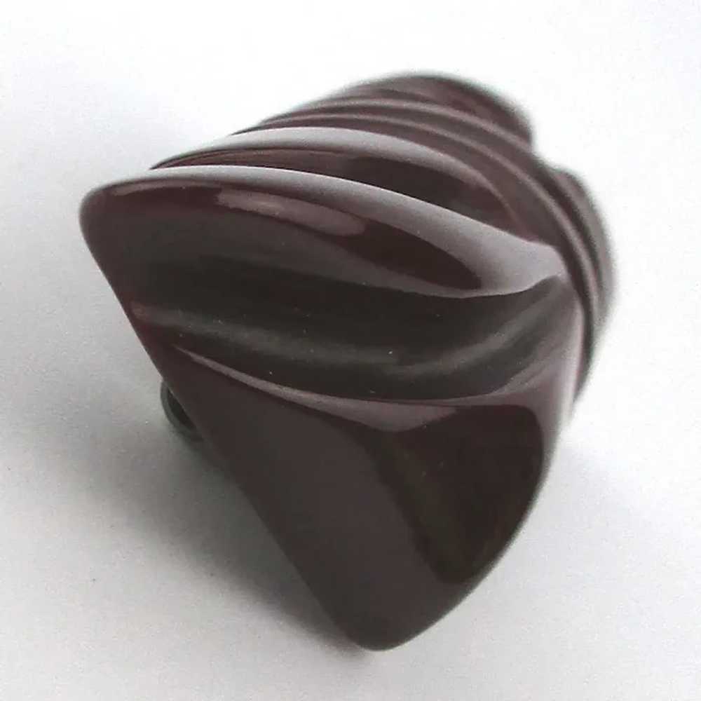 1930s Carved Chocolate Bakelite Pin Brooch - image 3