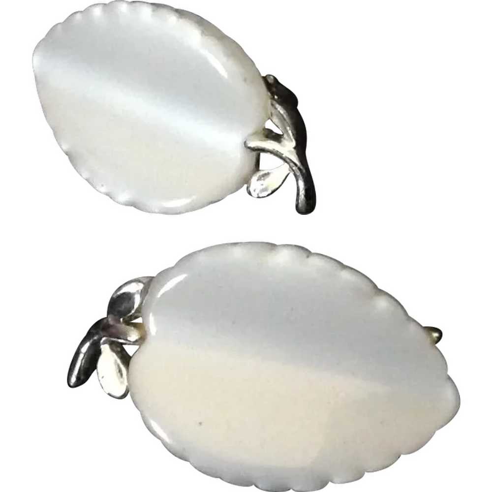 Lisner White Thermoset Leaf Clip Earrings - image 1