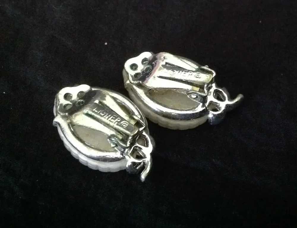 Lisner White Thermoset Leaf Clip Earrings - image 3