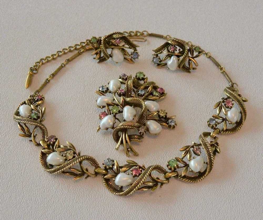 Coro Three Piece Necklace Set Baroque Faux Pearls… - image 3