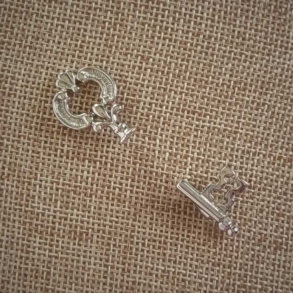 Skeleton Key Fleur-De-Lis Stick Pin by Avon in Si… - image 2