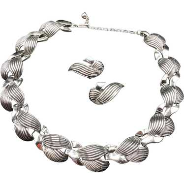 Vintage Silver Tone Necklace & Earrings Set Wavy … - image 1