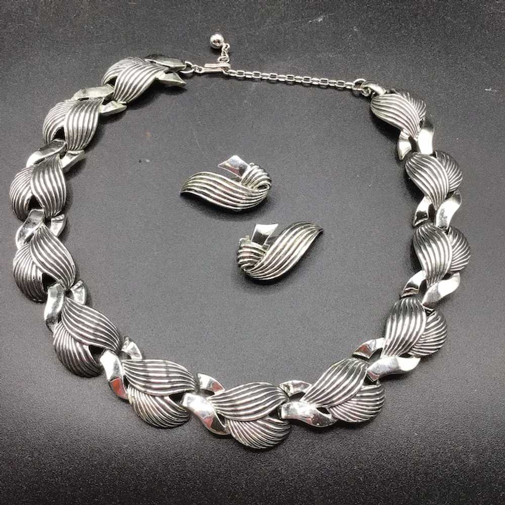 Vintage Silver Tone Necklace & Earrings Set Wavy … - image 3