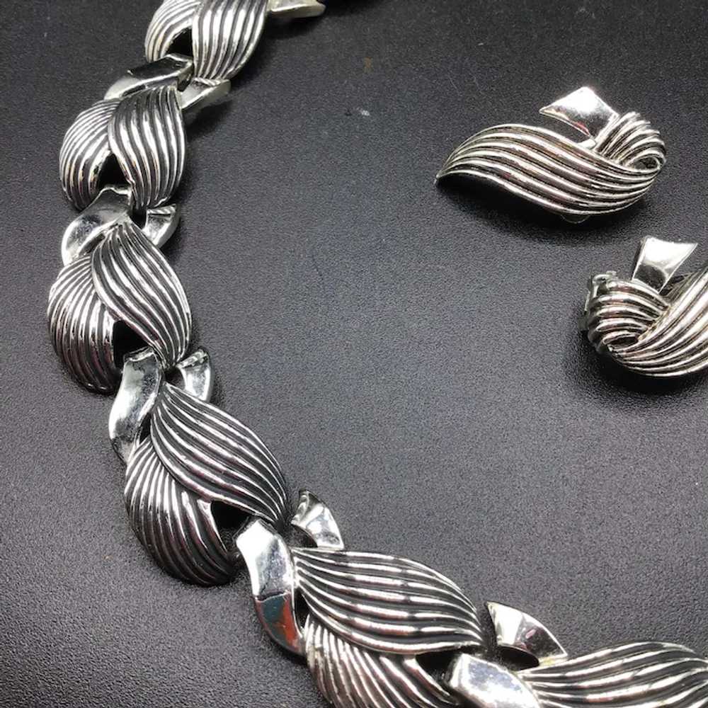 Vintage Silver Tone Necklace & Earrings Set Wavy … - image 6