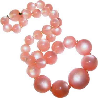 Gorgeous Pink MOONGLOW LUCITE Vintage Beads Neckl… - image 1