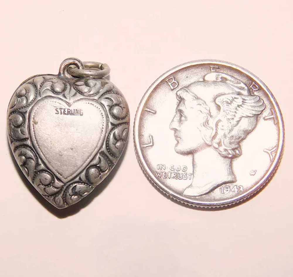 Gorgeous 1940s Sterling Puffy Heart Vintage Charm… - image 2