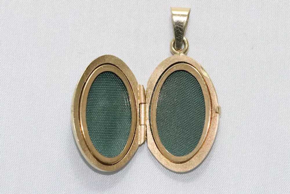 14KT Yellow Gold Green Enamel Floral Locket - image 2