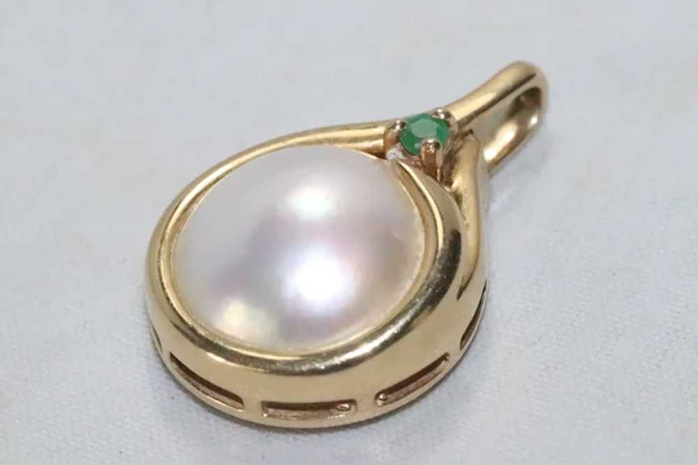 14K Yellow Gold Emerald Mabe Pearl Pendant - image 2