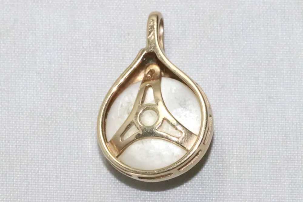 14K Yellow Gold Emerald Mabe Pearl Pendant - image 4