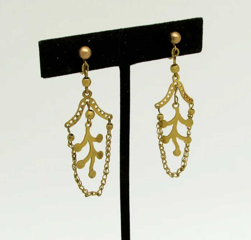 Dangling Leaf Inside Delicate Chain Earrings - image 2