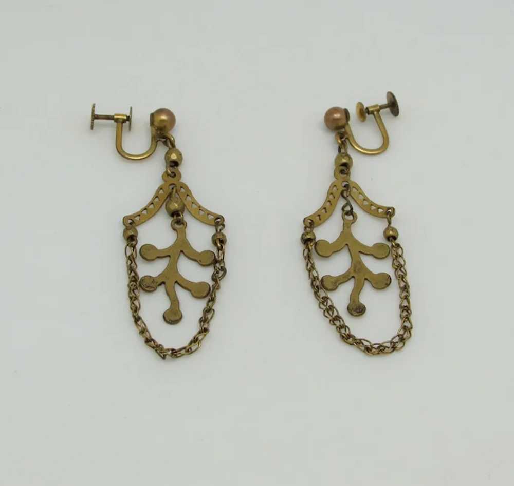 Dangling Leaf Inside Delicate Chain Earrings - image 3