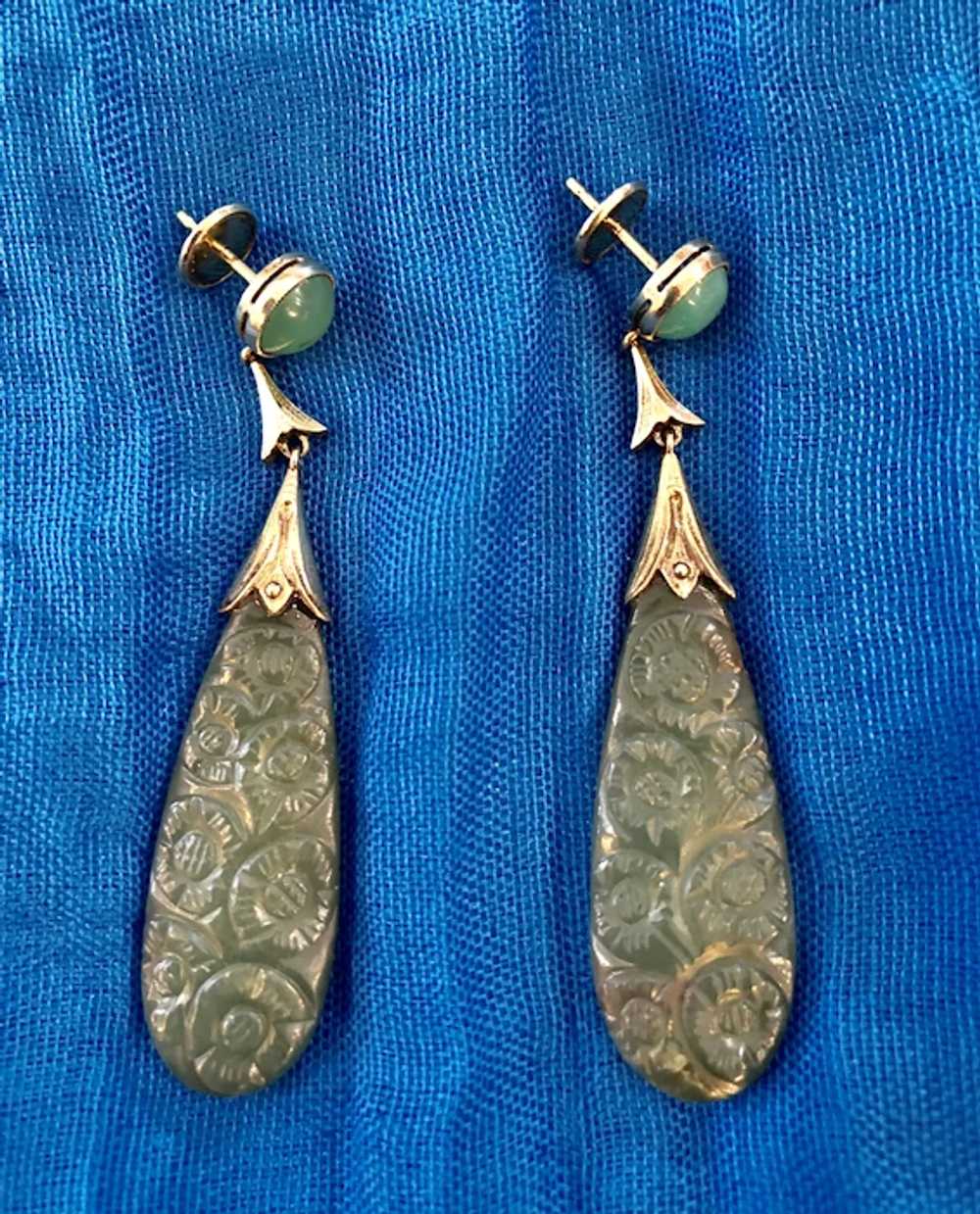 Art Deco Carved Jade 14K Gold Earrings - image 8