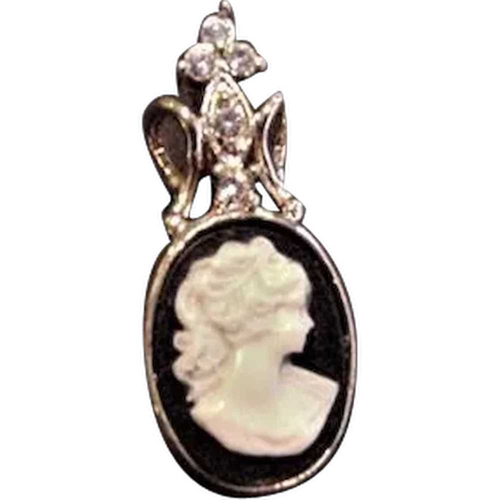 Cameo Pendant Pearl Enhancer - image 1