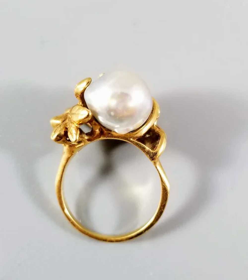 Vintage 14K Gold and Baroque Pearl Ring - Sz 6 - … - image 3