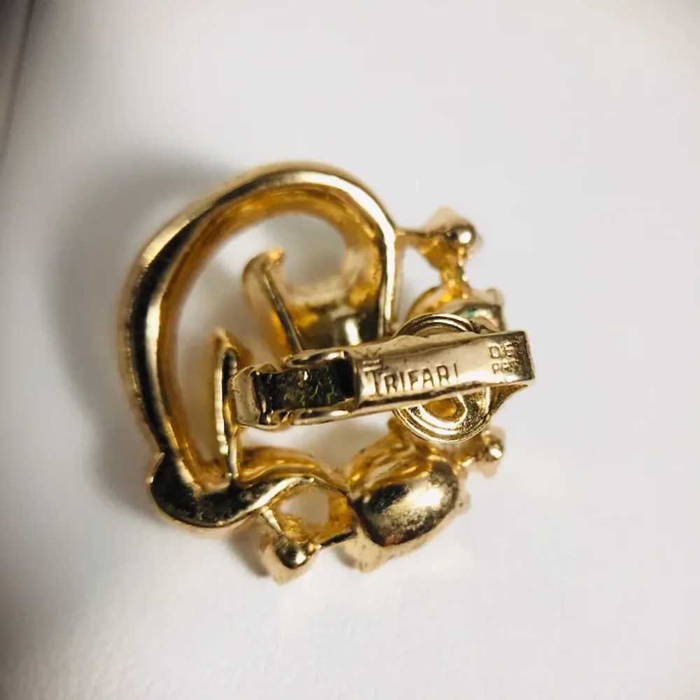 Crown Trifari Gold Tone and Rhinestone Clip Earri… - image 9