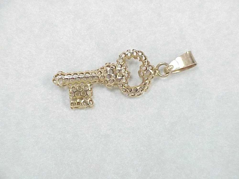 Vintage 14K  Gold Skeleton Key Charm, Mesh Design… - image 2