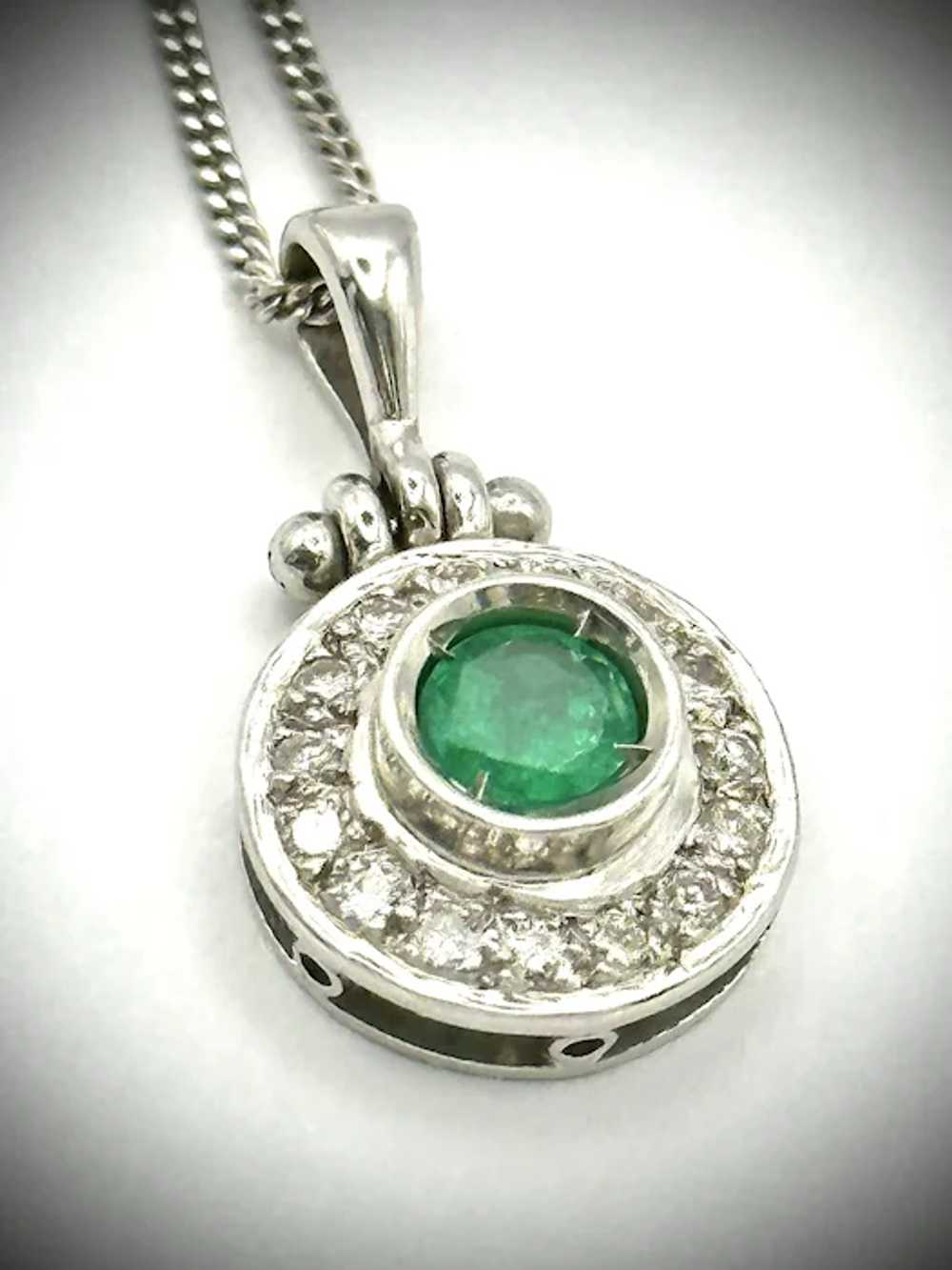 Ladies vintage 18kt emerald and diamond pendant. - image 6