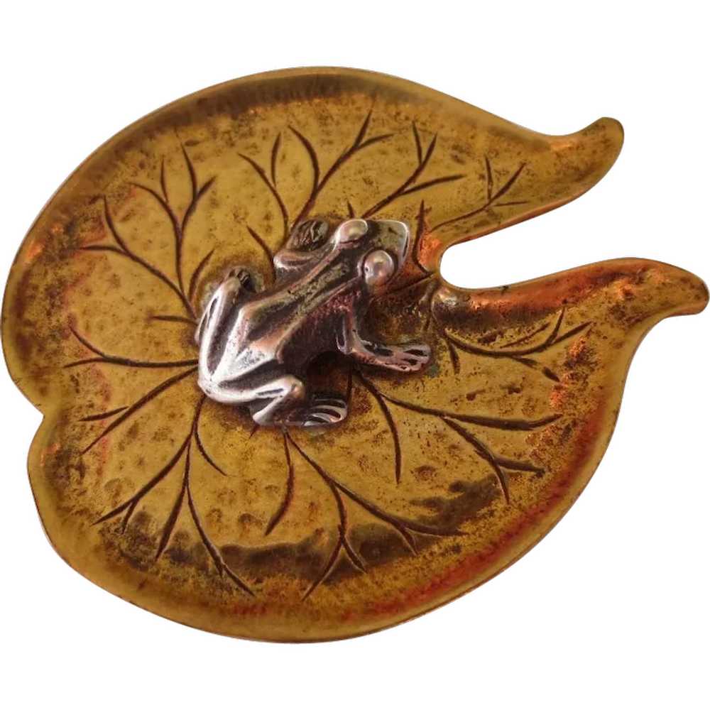 Sweet vintage Silver Frog on Lily Pad Brooch Pend… - image 1