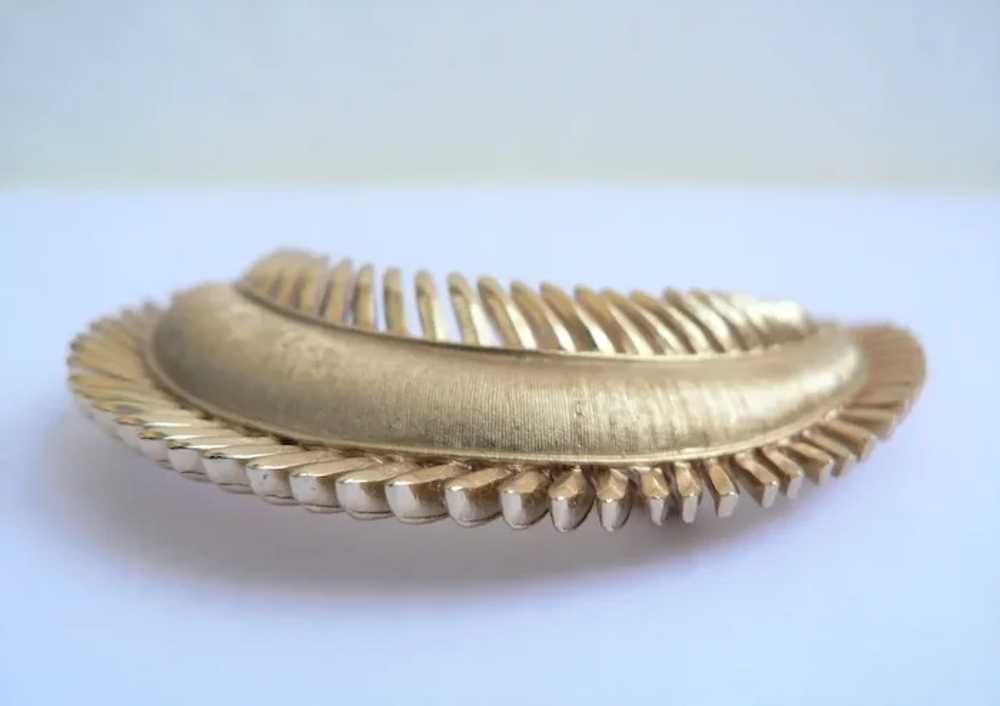 1960's Crown Trifari Golden Feather Pin Brooch - image 2