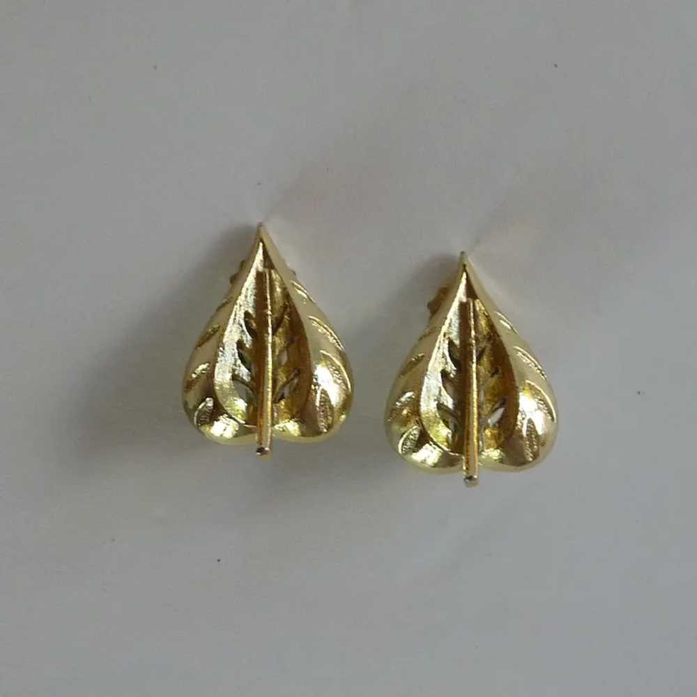 Gold Tone Leaf Clip On Earrings - image 5