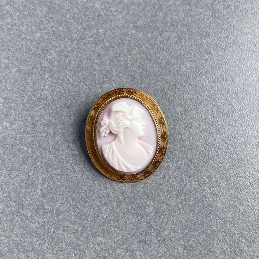Antique Queen Conch Shell Cameo 10k Gold Pin/Pend… - image 2