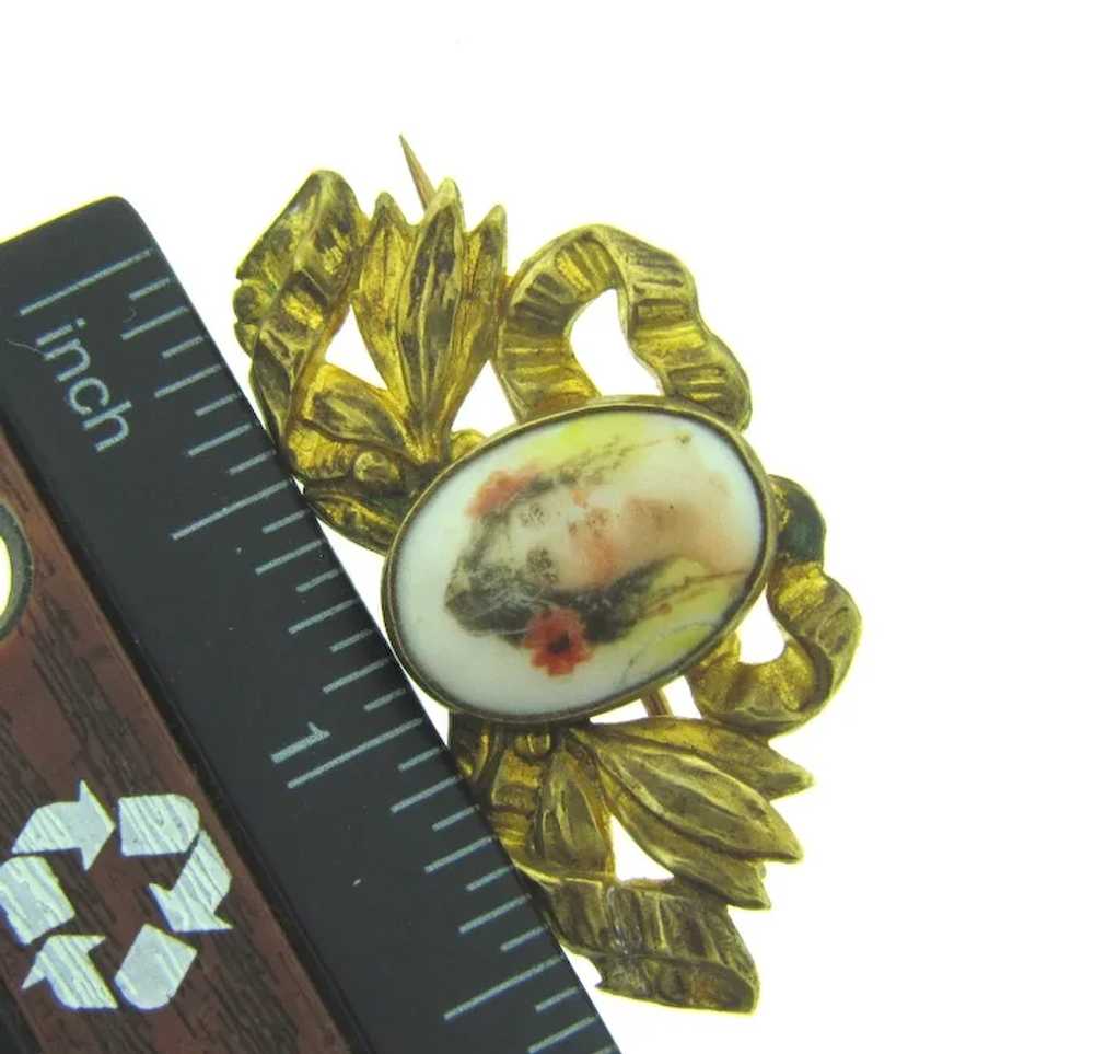 Vintage early gold tone small Brooch with painted… - image 3