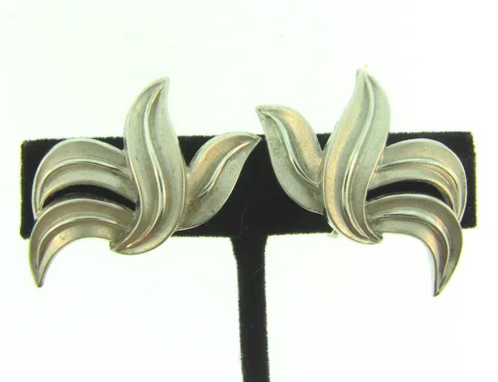 Signed Crown Trifari brushed silver tone clip-on … - image 2