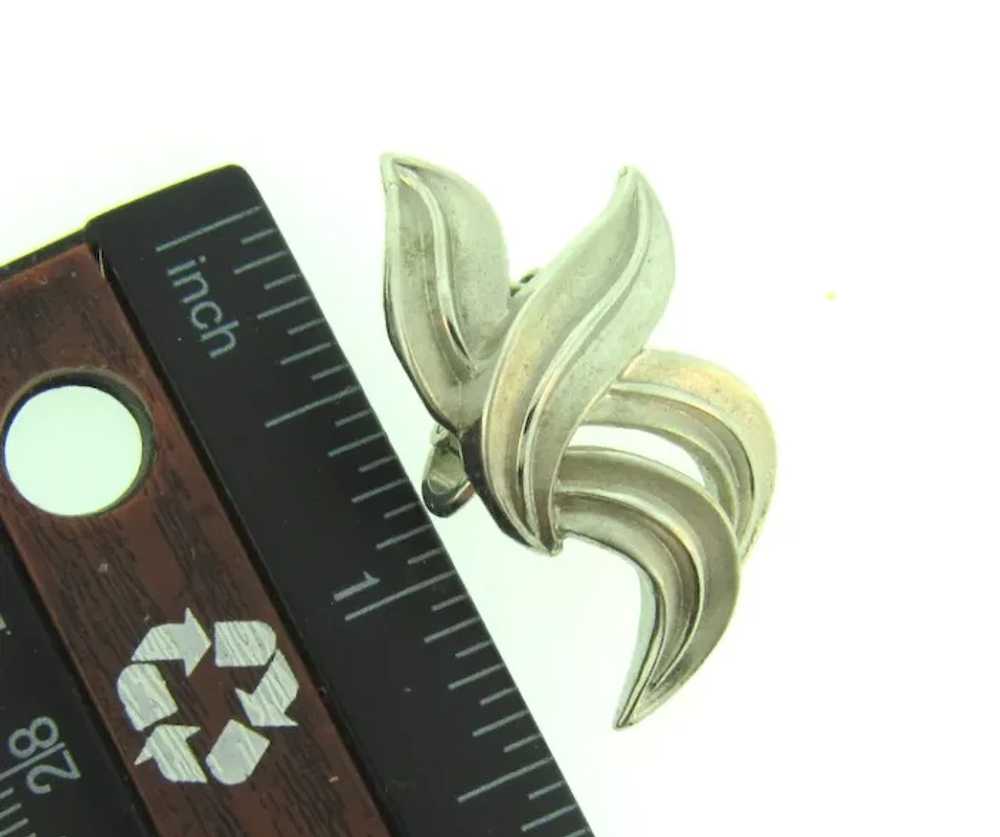 Signed Crown Trifari brushed silver tone clip-on … - image 5