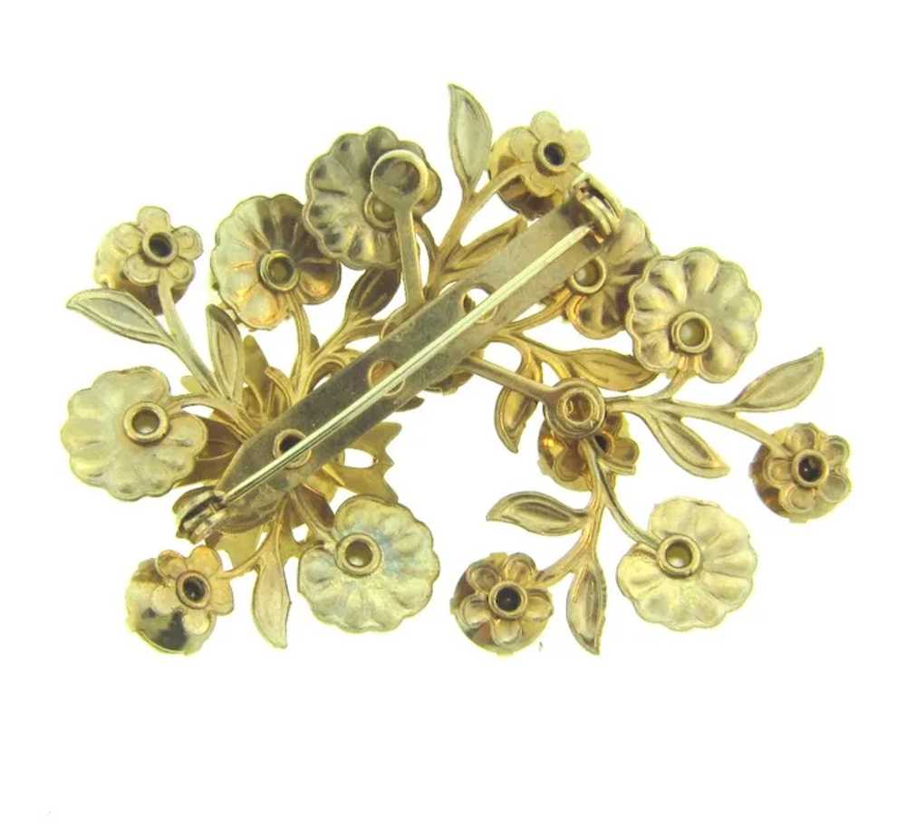 Vintage floral gold tone Brooch with imitation pe… - image 2