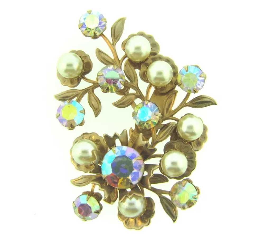 Vintage floral gold tone Brooch with imitation pe… - image 4