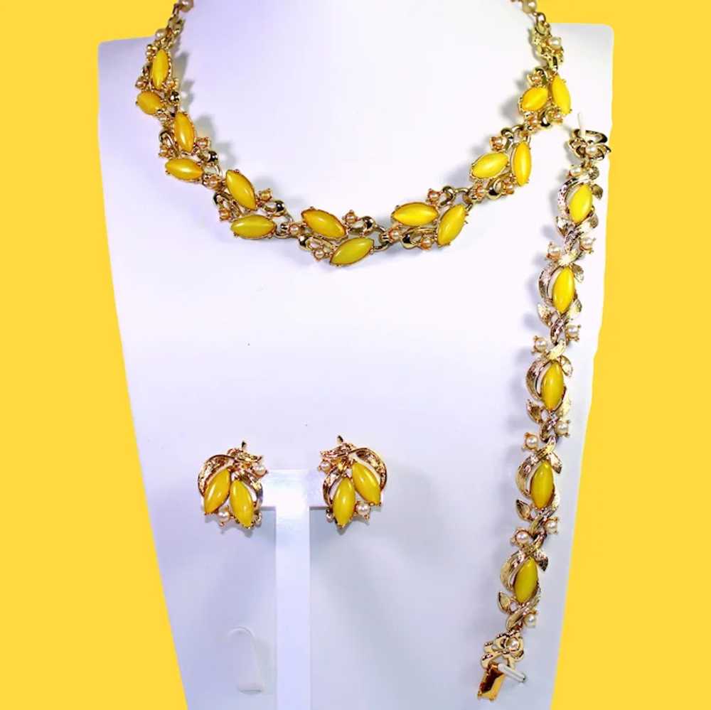Vintage YELLOW MOONGLOW Rhinestone Faux Pearl Nec… - image 2