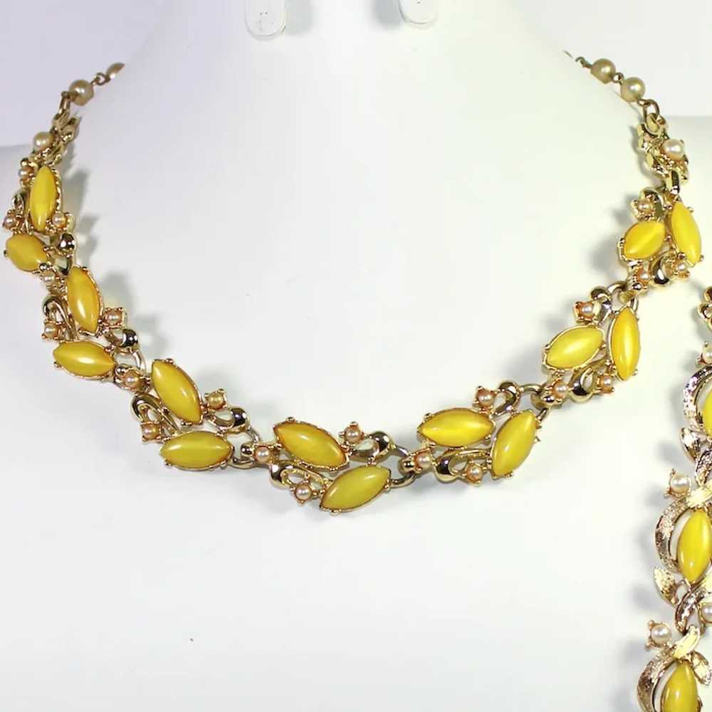 Vintage YELLOW MOONGLOW Rhinestone Faux Pearl Nec… - image 3