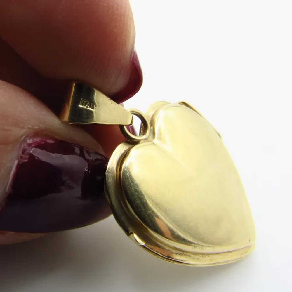 14K Yellow Gold Heart Floral Locket - image 11