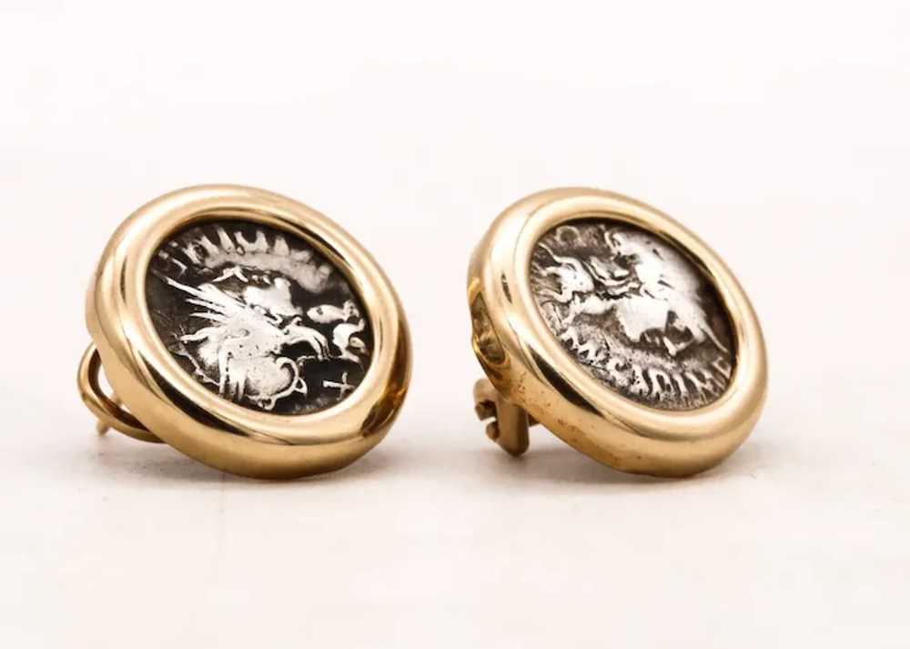 Roman coin earrings in 14 kt yellow gold with 114… - image 2