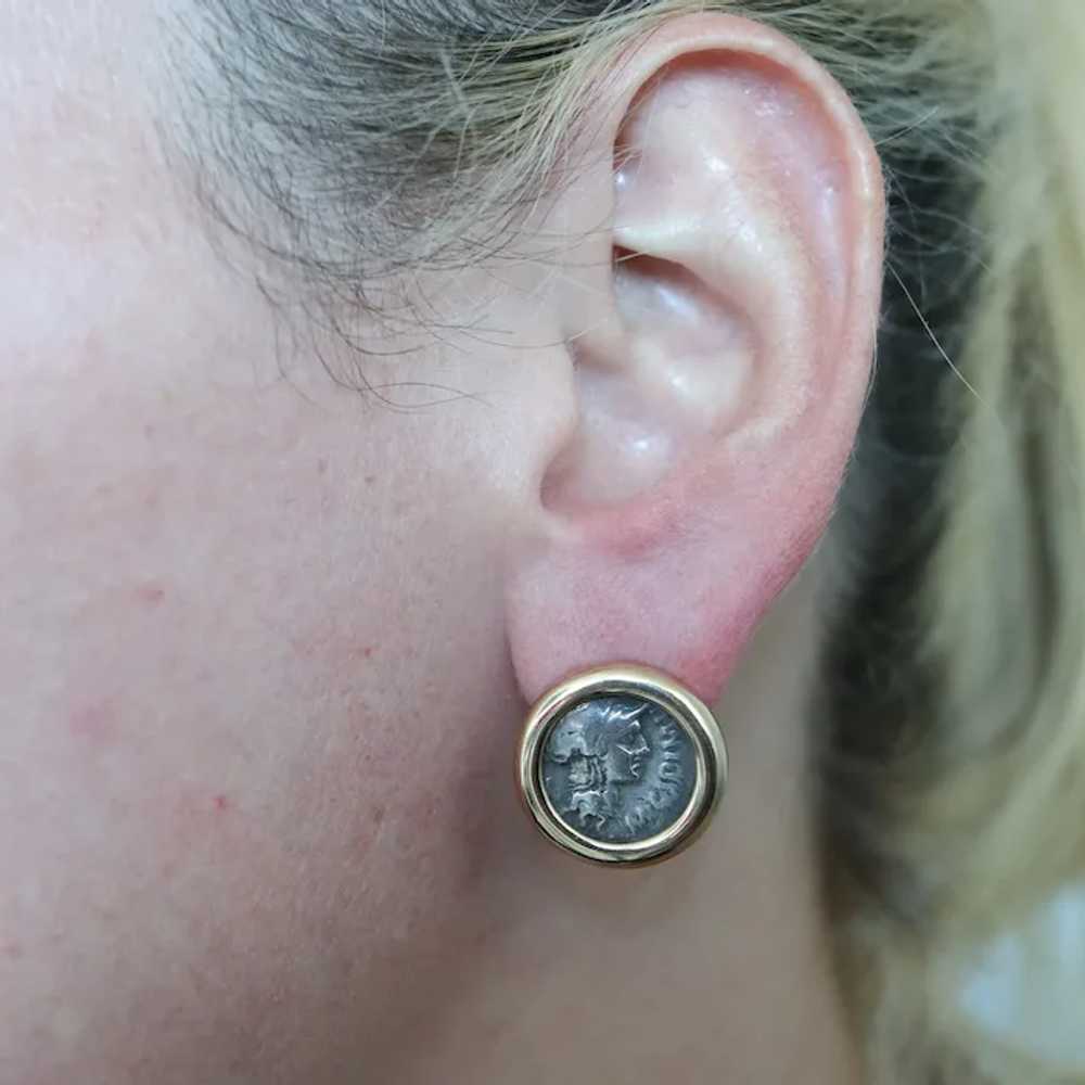 Roman coin earrings in 14 kt yellow gold with 114… - image 7