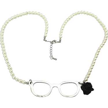 Faux Pearl Necklace w / Faux Eyeglasses