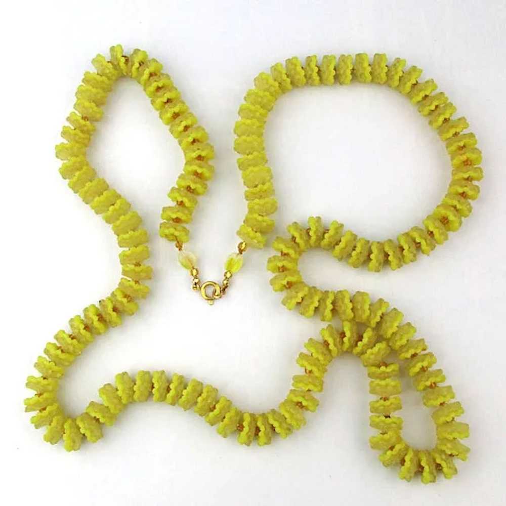 1950s Yellow Plastic Ruffle Flower Bead Necklace … - image 2