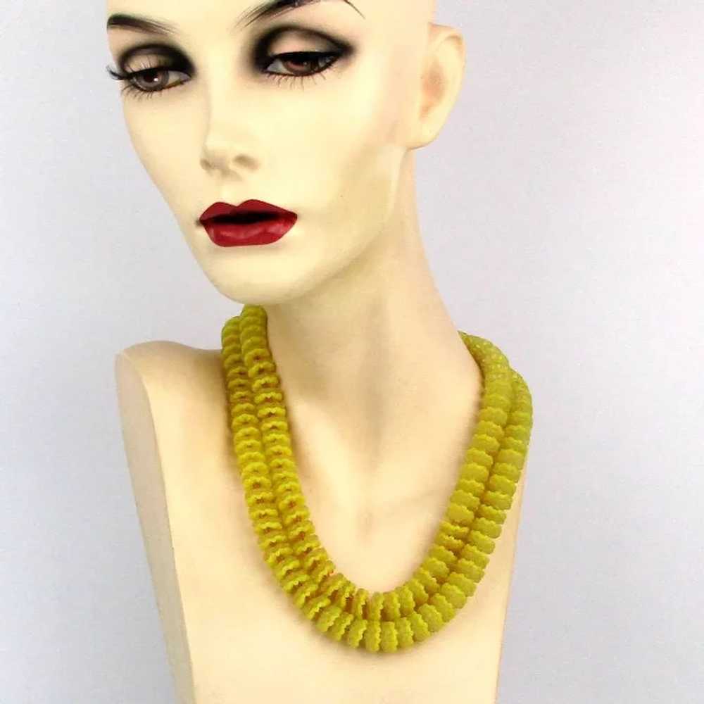 1950s Yellow Plastic Ruffle Flower Bead Necklace … - image 5