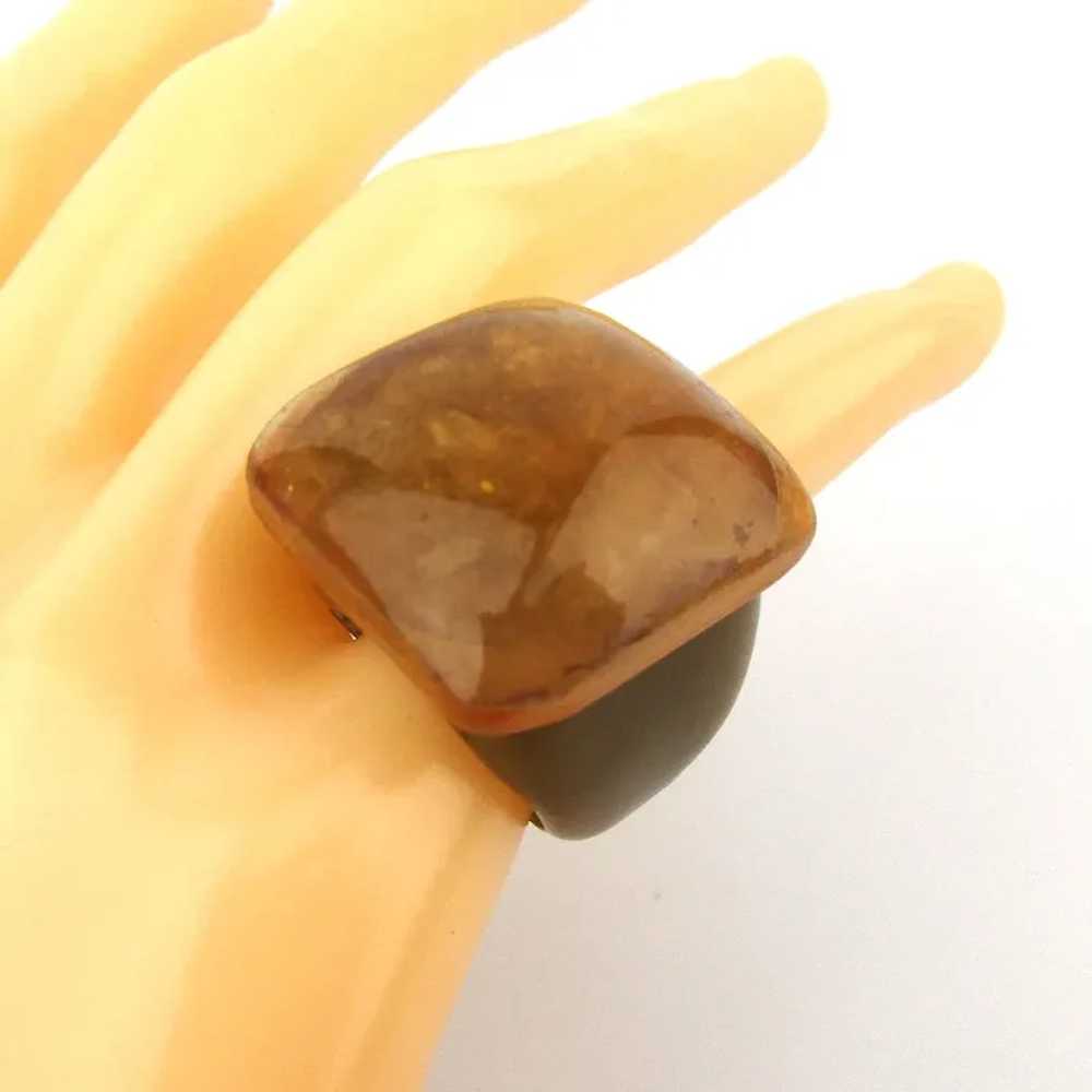 Vintage Bakelite Ring w/ Flecked Lucite Topping - image 2