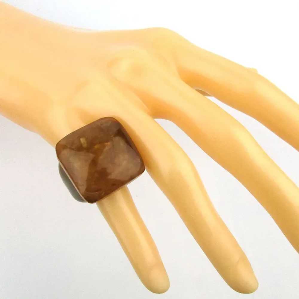 Vintage Bakelite Ring w/ Flecked Lucite Topping - image 7