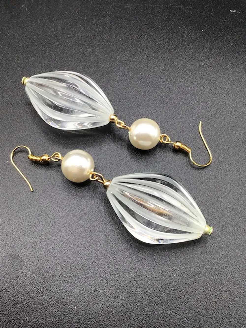 Vintage Retro Lucite & Pearls Dangle Earrings Hoo… - image 4